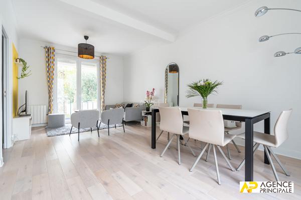 Maison 5 pièce(s) 990 000 € **  - Référence  4774