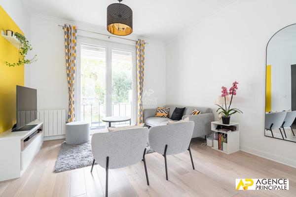 Maison 5 pièce(s) 990 000 € **  - Référence  4774