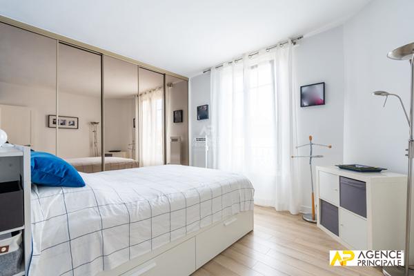 Maison 5 pièce(s) 990 000 € **  - Référence  4774