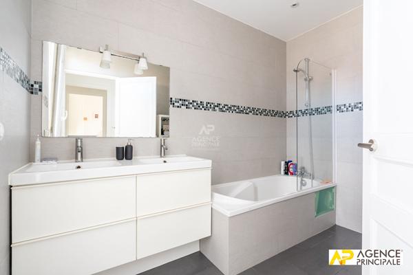 Maison 5 pièce(s) 990 000 € **  - Référence  4774