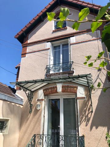 Maison 5 pièce(s) 990 000 € **  - Référence  4774