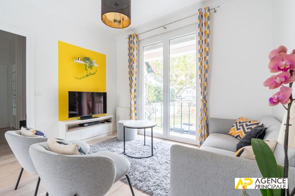 Maison 5 pièce(s) 990 000 € **  - Référence  4774