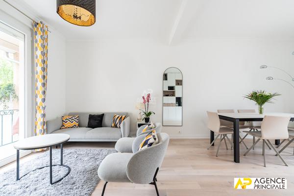 Maison 5 pièce(s) 990 000 € **  - Référence  4774