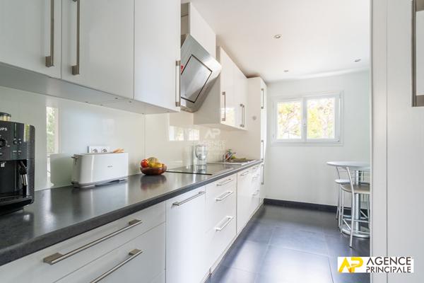 Maison 5 pièce(s) 990 000 € **  - Référence  4774