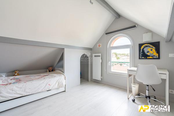 Maison 5 pièce(s) 990 000 € **  - Référence  4774