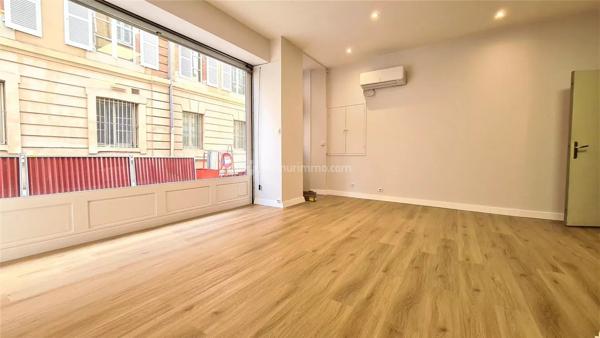 Location                                                      Local commercial
                        
                     1 pièces                      25 m2                     à Albi