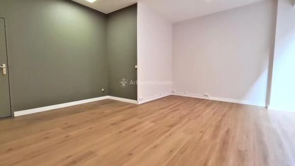 Location                                                      Local commercial
                        
                     1 pièces                      25 m2                     à Albi