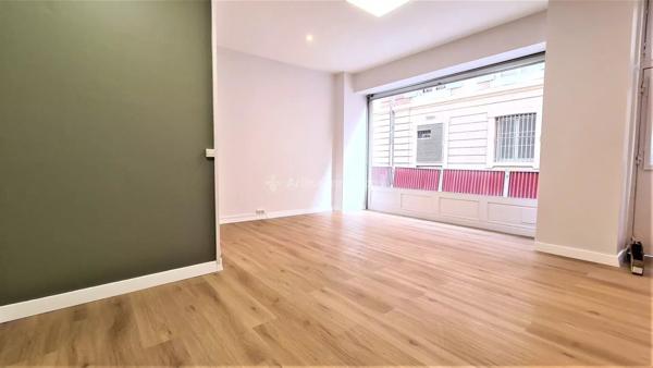 Location                                                      Local commercial
                        
                     1 pièces                      25 m2                     à Albi