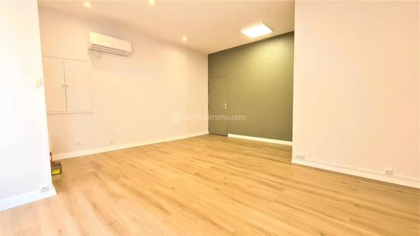 Location                                                      Local commercial
                        
                     1 pièces                      25 m2                     à Albi