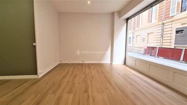 Location                                                      Local commercial
                        
                     1 pièces                      25 m2                     à Albi