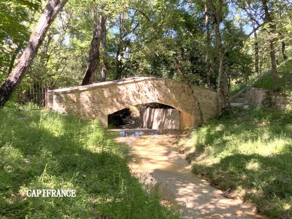 Propriété hébergement/événementiel dans le Luberon, 6,3 ha, 80 couchages, 1090 m2