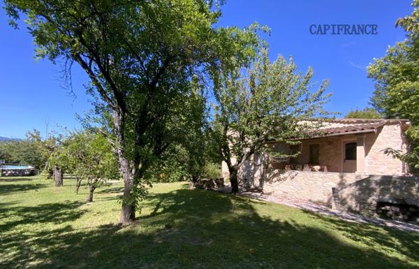 Propriété hébergement/événementiel dans le Luberon, 6,3 ha, 80 couchages, 1090 m2