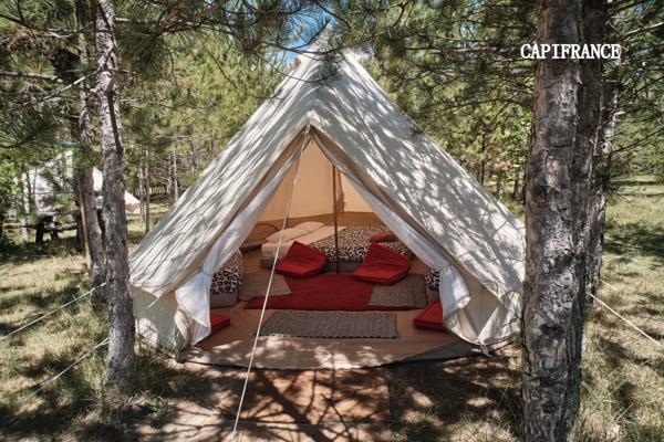 Propriété hébergement/événementiel dans le Luberon, 6,3 ha, 80 couchages, 1090 m2