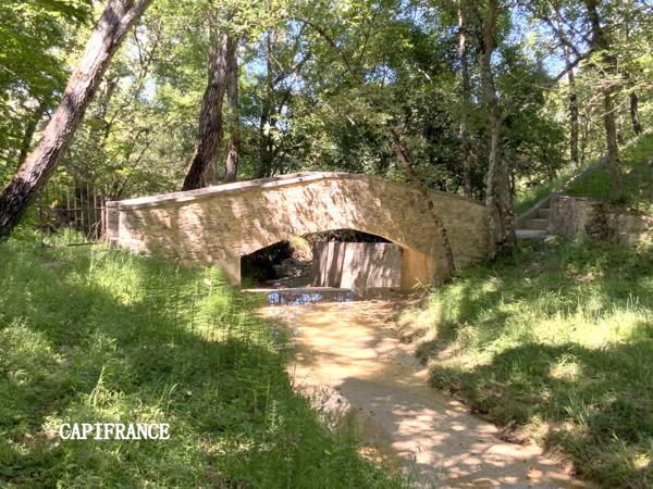 Propriété hébergement/événementiel dans le Luberon, 6,3 ha, 80 couchages, 1090 m2
