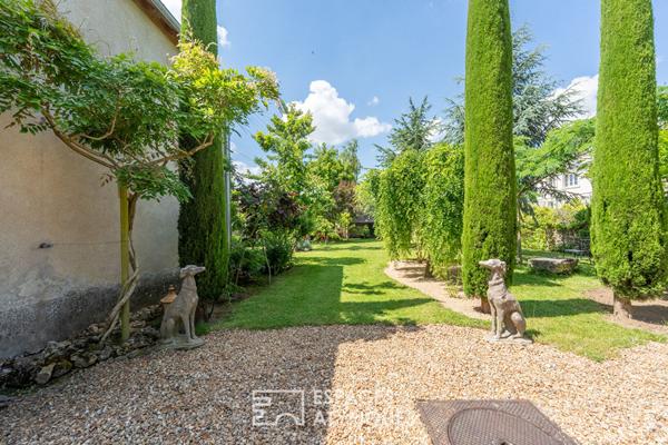 Ancien presbytère rénové en coeur de village