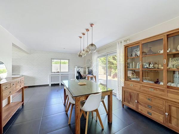 MAISON INDIVIDUELLE 3 CHAMBRES DONT UNE SUITE  SOUS SOL JARDIN