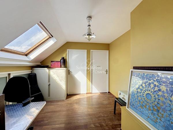 MAISON INDIVIDUELLE 3 CHAMBRES DONT UNE SUITE  SOUS SOL JARDIN