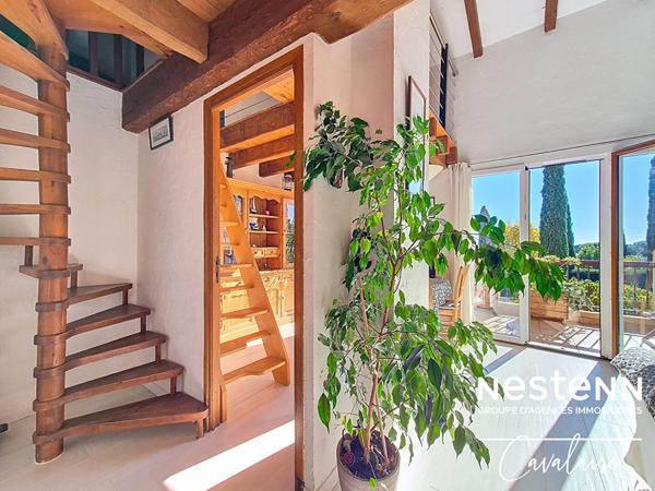 Appartement dernier étage au calme proche plages et commerces - petite copropriété - stationnement et cave