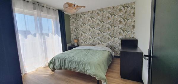 Quartier tranquille , vue dégagée sur la campagne , décoration soignée .