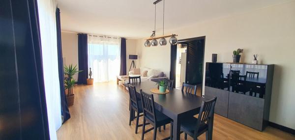 Quartier tranquille , vue dégagée sur la campagne , décoration soignée .