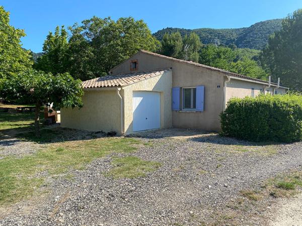 CHARMANTE MAISON AVEC JARDIN - GARAGE - POELA A GRANULES