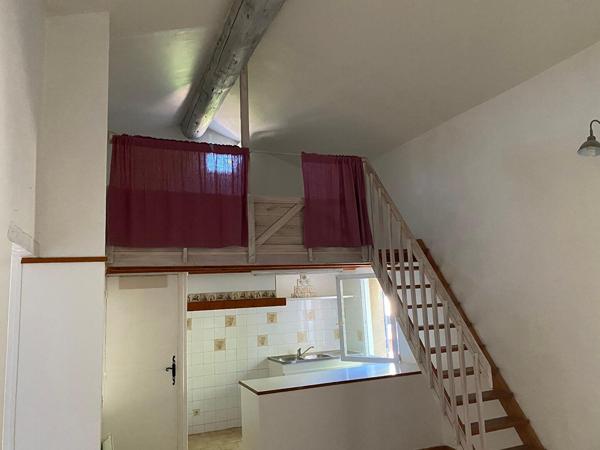 CHARMANTE MAISON AVEC JARDIN - GARAGE - POELA A GRANULES