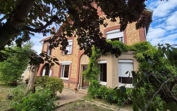 Maison à vendre    8 pièces • 150 m2 Oissel