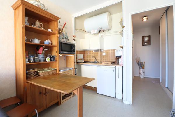 ROYAN - QUARTIER DU PARC - APPARTEMENT T1 AU PIED DE LA PLAGE - AVEC GARAGE