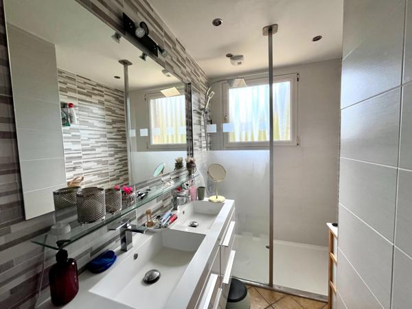 Maison
                                                                                                                                                                                                                                                                                                                        6 pièce(s)                                                                                                                                                                                                          4 chambre(s)                                                                                                                                                                                                          101  m²