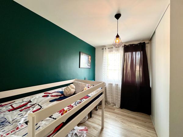 Maison
                                                                                                                                                                                                                                                                                                                        6 pièce(s)                                                                                                                                                                                                          4 chambre(s)                                                                                                                                                                                                          101  m²