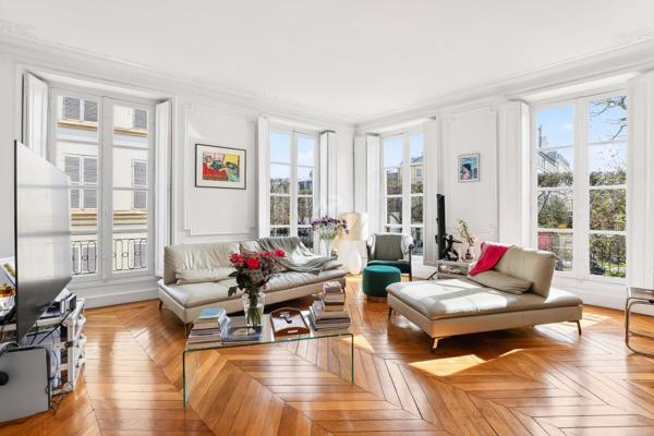 Versailles Notre-Dame Boulevard de la Reine Appartement 6 pièces 144 m² carrez situé au 1er étage d'un immeuble 18ème €1 290 000 ** - Référence 27213