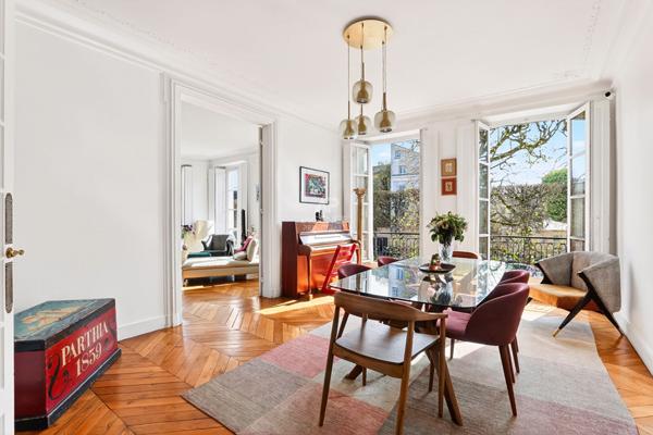 Versailles Notre-Dame Boulevard de la Reine Appartement 6 pièces 144 m² carrez situé au 1er étage d'un immeuble 18ème €1 290 000 ** - Référence 27213