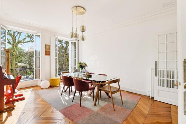 Versailles Notre-Dame Boulevard de la Reine Appartement 6 pièces 144 m² carrez situé au 1er étage d'un immeuble 18ème €1 290 000 ** - Référence 27213