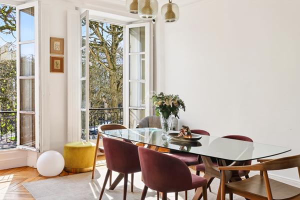 Versailles Notre-Dame Boulevard de la Reine Appartement 6 pièces 144 m² carrez situé au 1er étage d'un immeuble 18ème €1 290 000 ** - Référence 27213