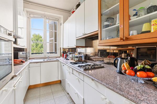 Versailles Notre-Dame Boulevard de la Reine Appartement 6 pièces 144 m² carrez situé au 1er étage d'un immeuble 18ème €1 290 000 ** - Référence 27213