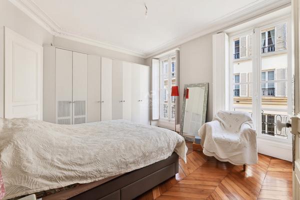 Versailles Notre-Dame Boulevard de la Reine Appartement 6 pièces 144 m² carrez situé au 1er étage d'un immeuble 18ème €1 290 000 ** - Référence 27213