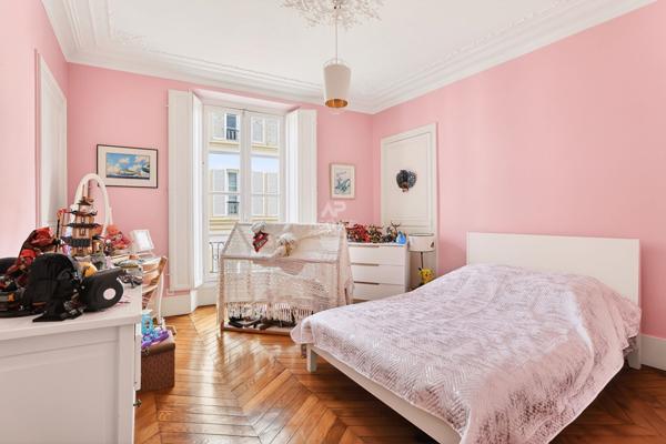 Versailles Notre-Dame Boulevard de la Reine Appartement 6 pièces 144 m² carrez situé au 1er étage d'un immeuble 18ème €1 290 000 ** - Référence 27213