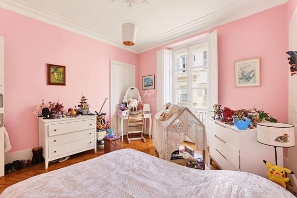 Versailles Notre-Dame Boulevard de la Reine Appartement 6 pièces 144 m² carrez situé au 1er étage d'un immeuble 18ème €1 290 000 ** - Référence 27213