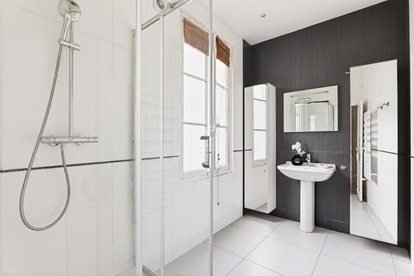 Versailles Notre-Dame Boulevard de la Reine Appartement 6 pièces 144 m² carrez situé au 1er étage d'un immeuble 18ème €1 290 000 ** - Référence 27213