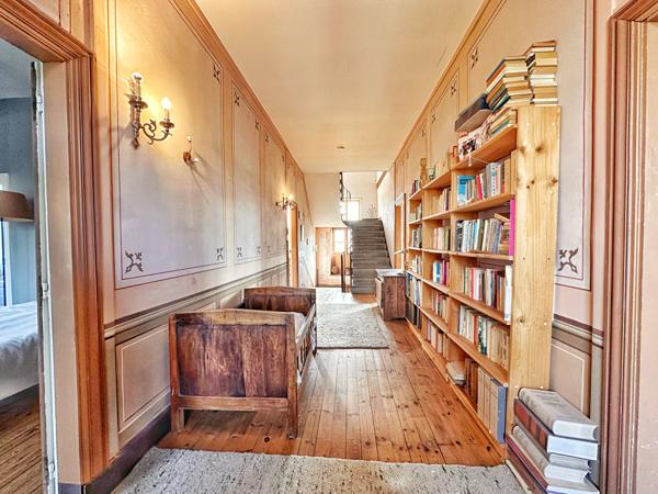 Maison de maître à vendre à La Roche-Blanche ? 260 m², terrain de 4 600 m² et vue dégagée
