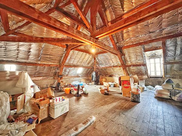 Maison de maître à vendre à La Roche-Blanche ? 260 m², terrain de 4 600 m² et vue dégagée