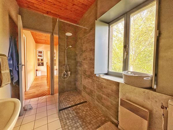 Maison de maître à vendre à La Roche-Blanche ? 260 m², terrain de 4 600 m² et vue dégagée