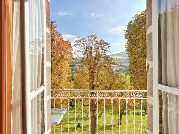 Maison de maître à vendre à La Roche-Blanche ? 260 m², terrain de 4 600 m² et vue dégagée