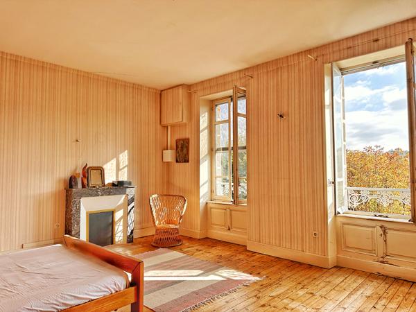 Maison de maître à vendre à La Roche-Blanche ? 260 m², terrain de 4 600 m² et vue dégagée