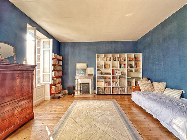 Maison de maître à vendre à La Roche-Blanche ? 260 m², terrain de 4 600 m² et vue dégagée