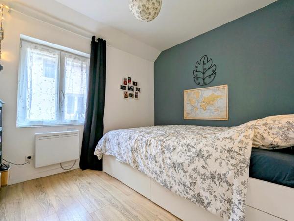 Maison à l'intérieur soigné et jardin avec vue