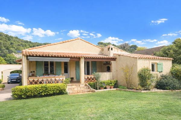 Allauch (13190) Maison provençale de 84 m² à Allauch dans un environnement résidentiel