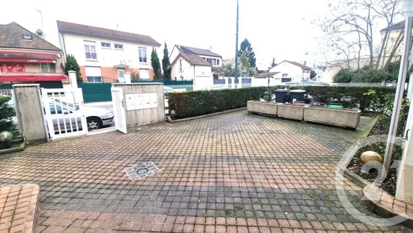 à vendre  399 m2 ST MAUR DES FOSSES - 94