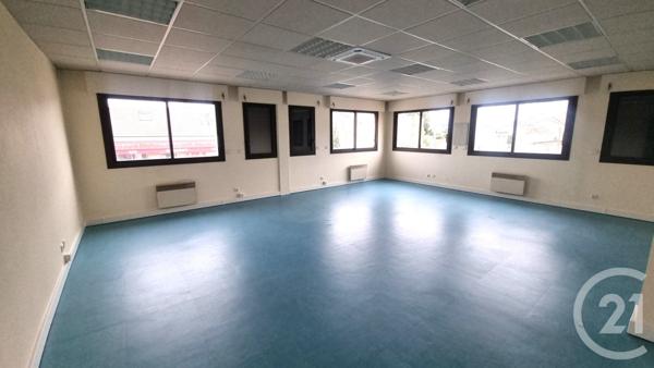 à vendre  399 m2 ST MAUR DES FOSSES - 94