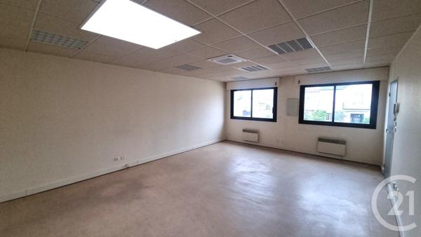 à vendre  399 m2 ST MAUR DES FOSSES - 94